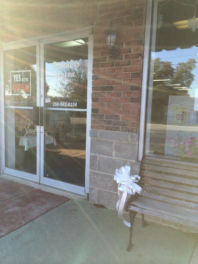 Frosty's ribbon at shop-sm (41K)